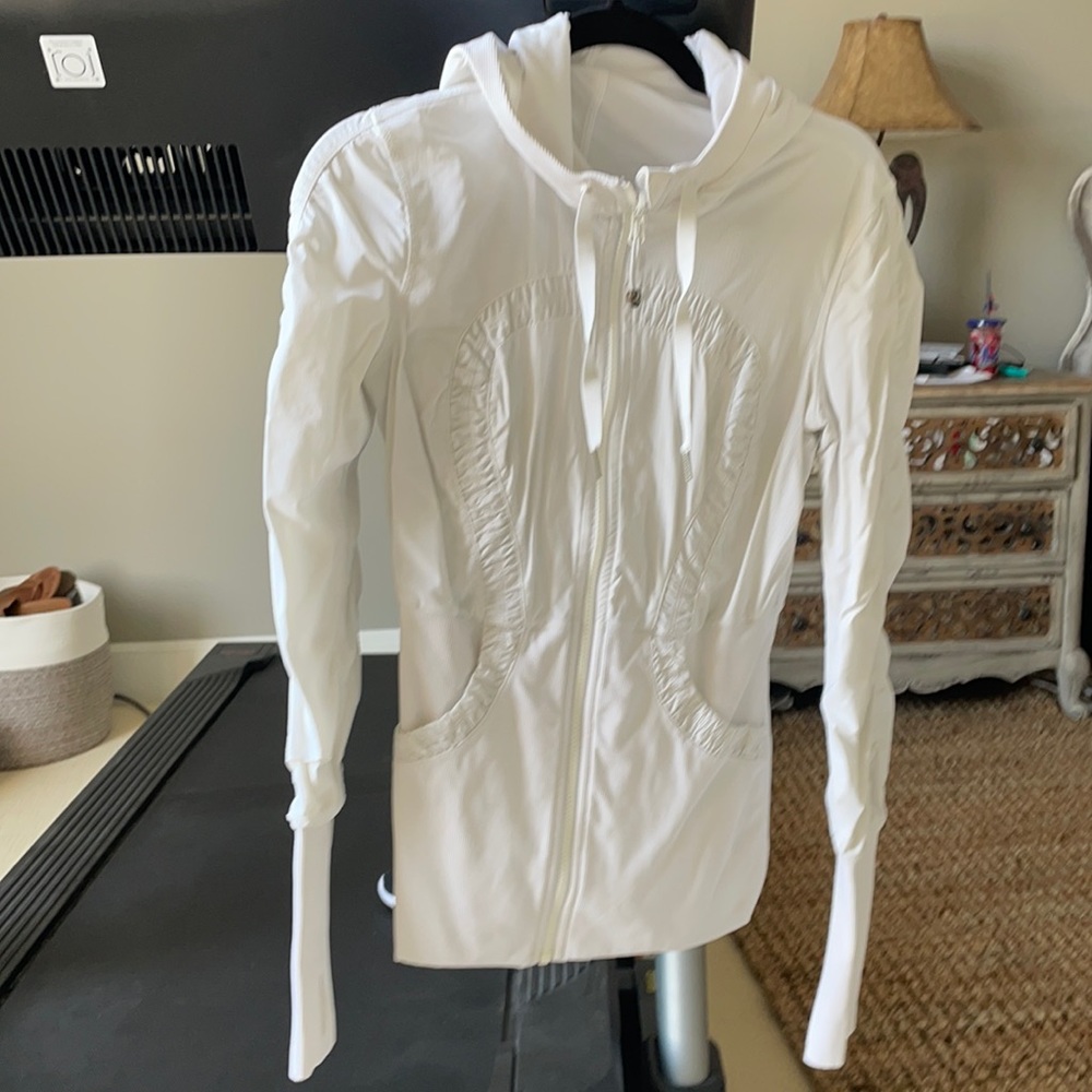 Lululemon workout jacket size 8